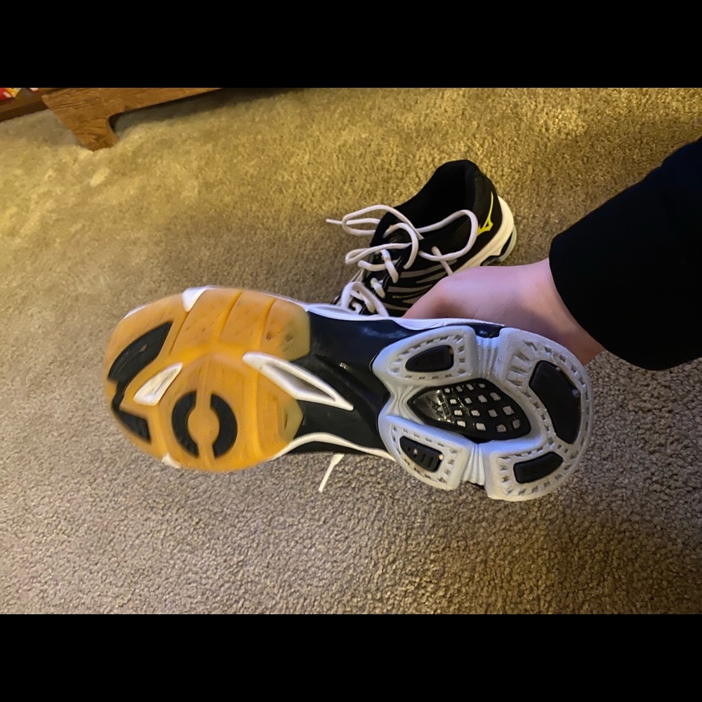 Mizuno volleyball shoes